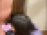 （再販）人妻の自宅玄関にてフェラさしてもらい手で精子受け止めてもらいました。