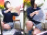 バレちゃった! クールな目つきのお姉さまが見せたとびきりの笑顔