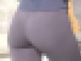 キュッと締まったエロ美尻トレーナー！自慢の美ボディと希少なレギンスエロケツで男をたぶらかす！ 下品なパッツンレギンス お姉さん編