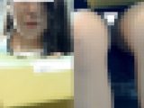 (電車対面）(顔出し）タイトミニをお召しになってパンストあんよをむき出し…紙袋の下に隠れるタイトミニ▼をサルベージしてみました!