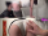 巨乳セクハラ試着室（6）巨尻に顔を埋めてケツ圧迫、四つん這いシミパン弄り