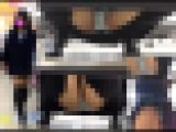 【再販】びっしょり滲んだシミ付きPが無防備大開脚で丸見えに!ロリ娘の対面盗撮パンチラ動画No,7