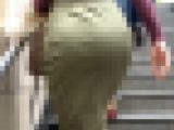 【再販】【OLシリーズ】熟女の豊満なお尻が階段で魅力を最大限に発揮するエロい女【223】