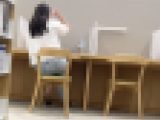 【20代の巨尻】美人モデル級JDちゃんのデニムのデカ尻w イスからはみ出て視○され放題w w【4K】