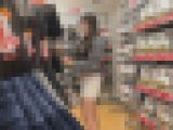 【再販】〔非コンプラ動画(65)〕アパレルスタッフ集団痴カン※ダ■▽ーシ□〇ー〇京（黒髪ロング、身長150cm前後、白ミニスカート）