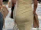 左右に揺れ動くグラマラスなお尻とPライン。