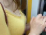 胸元バックリ!!爆乳ギャルの胸チラ動画(/ω\)