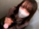 【再販】万年金欠の美女を手コキ交渉したところ…公衆便所で渋々手コキフェラ・・完全発情顔でチ●ポ咥えて密着SEX
