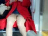 【SET作品vol.2】赤Pコートを着たギャル女性の超ミニスカート