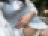 ハミ毛しちゃってるｗｗｗバラ園に行ってパンチラ撮ってきました?