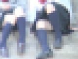 【再販】J○ 3人組 股開きパンチラ