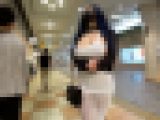 【爆乳Kカップ】爆尻モロ透けの超ド級美女！規格外デカ乳×極薄ワンピで街中ノーブラ挑発──激シコ確定ッ!!