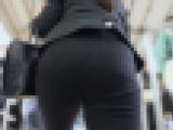歩行記録0327「真面目系駅ナカリクルートスーツ女子のお尻を接近撮り」(3名と1組)