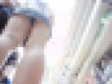 【再販】【盗撮風 4K】ウブそうなミニデニムちゃん 店内列並び 逆さ撮り