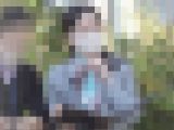 公園パンチラ２５　広場で打ち合わせしてる後輩スタッフに声掛けて近付いて見ました