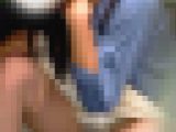 イタズラされておパンツ丸見え！？　ずっと見えちゃってますよ(笑)