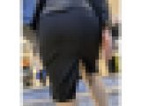 【559】スリットの深さとお尻のボリュームが見事な化学反応を魅せるスーツOLさん！