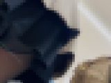 ベージュコートに黒ストミニスカ主婦さんのノーP？な様子 Sh31S-4K